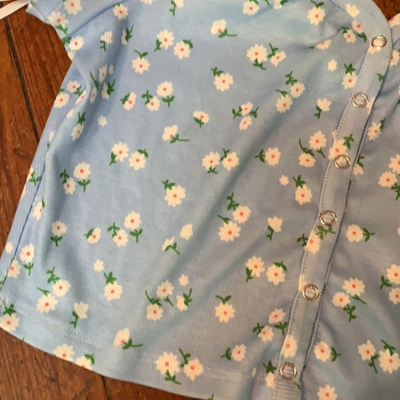 Light blue cropped floral daisy top - Picture 4 of 6